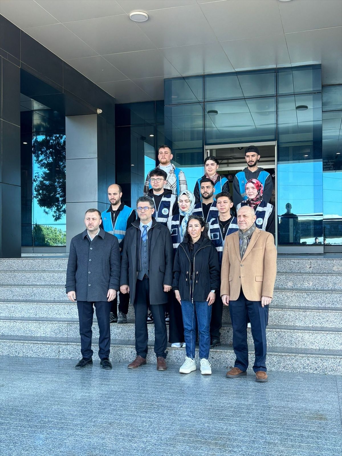 Çanakkale'den deprem bölgesindeki bin çocuğa kırtasiye malzemesi ve okul çantası desteği