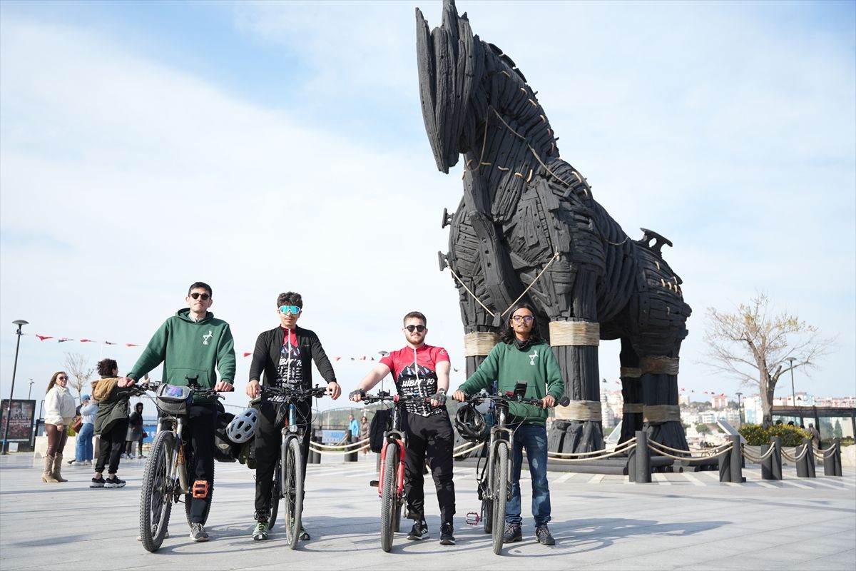 Çanakkale şehitleri anısına 754 kilometre pedal çevirdiler