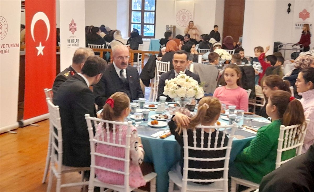 Çanakkale Valisi Toraman, Gelibolu Mevlevihanesi'nde iftara katıldı