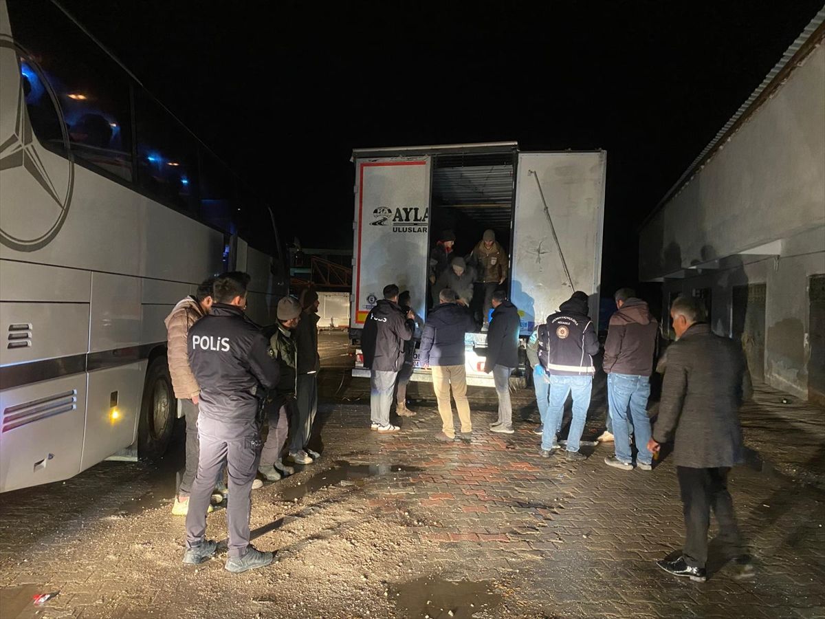 Çankırı'da 75 düzensiz göçmen yakalandı