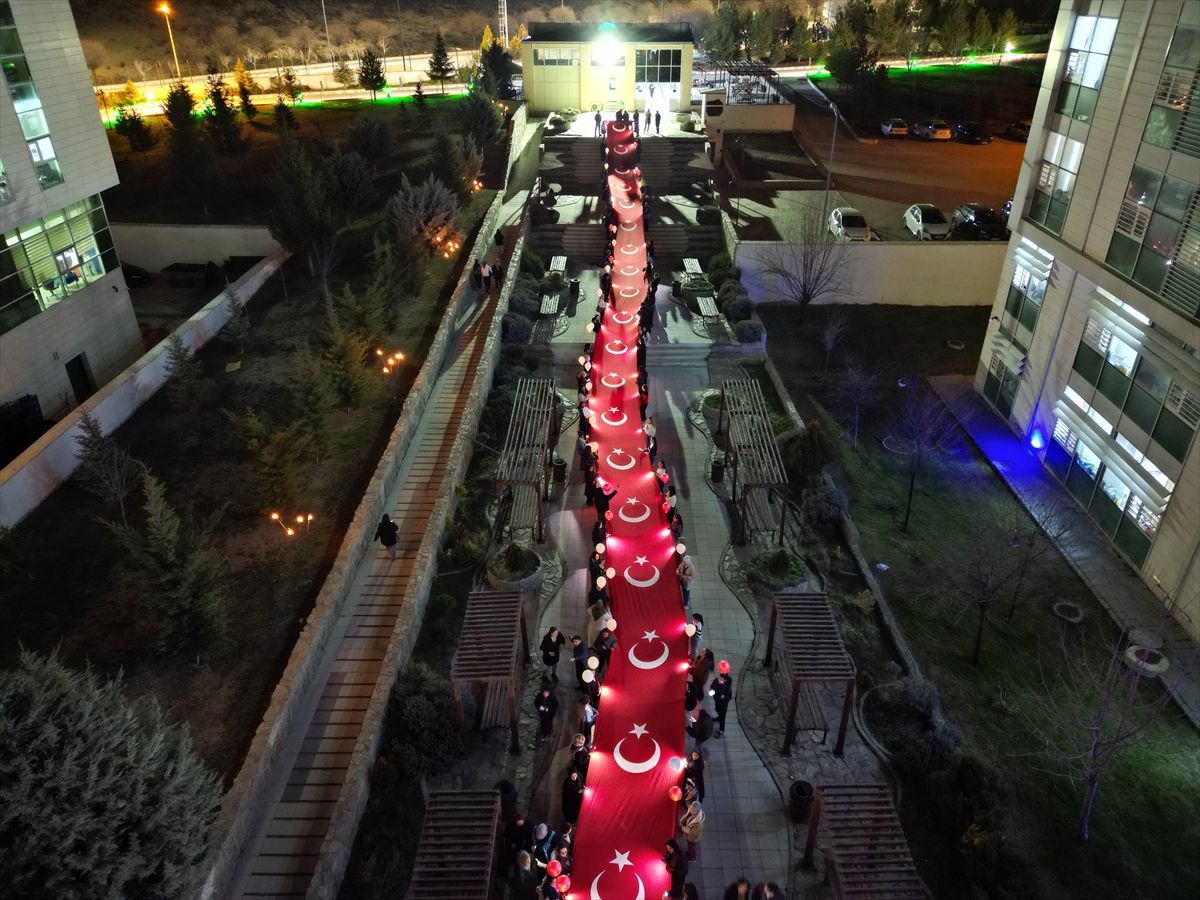 Çankırı'da İstiklal Marşı'nın kabulünün 105. yılı, 105 metrelik Türk bayrağı açılarak kutlandı