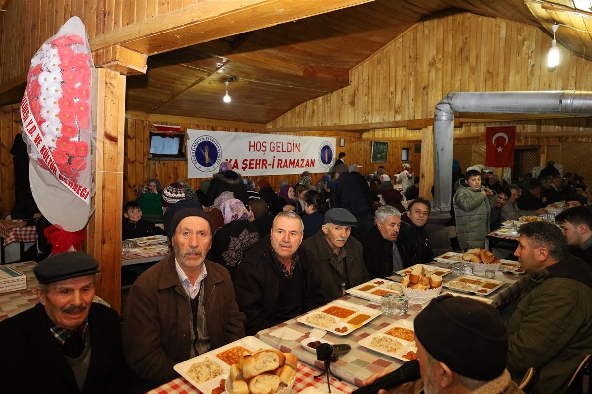 Çankırı'da köy sakinleri iftarda buluştu