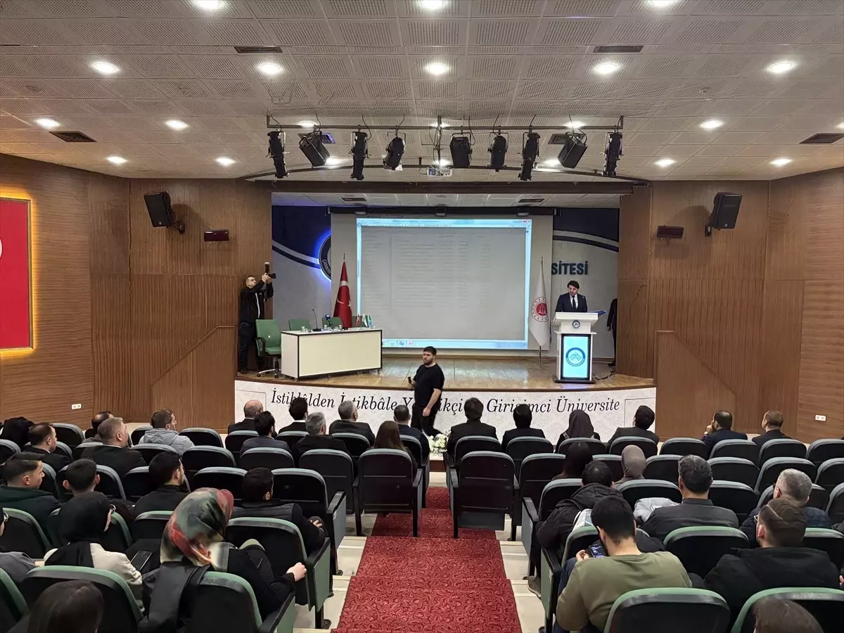 Çankırı'da üniversite öğrencileri dijital dolandırıcılığa karşı bilgilendirildi