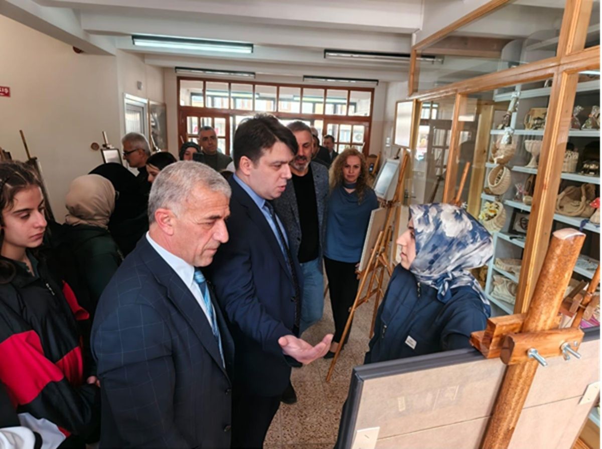 Çaykara'da 'Hüsn-i Hat ve Ebru' sergisi açıldı
