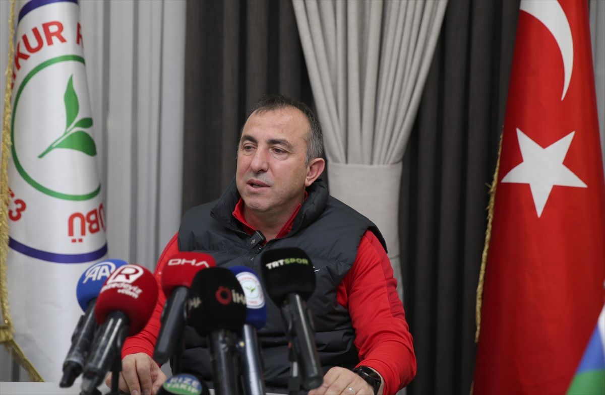 Çaykur Rizespor Teknik Direktörü Uçar, basın mensuplarıyla bir araya geldi Açıklaması