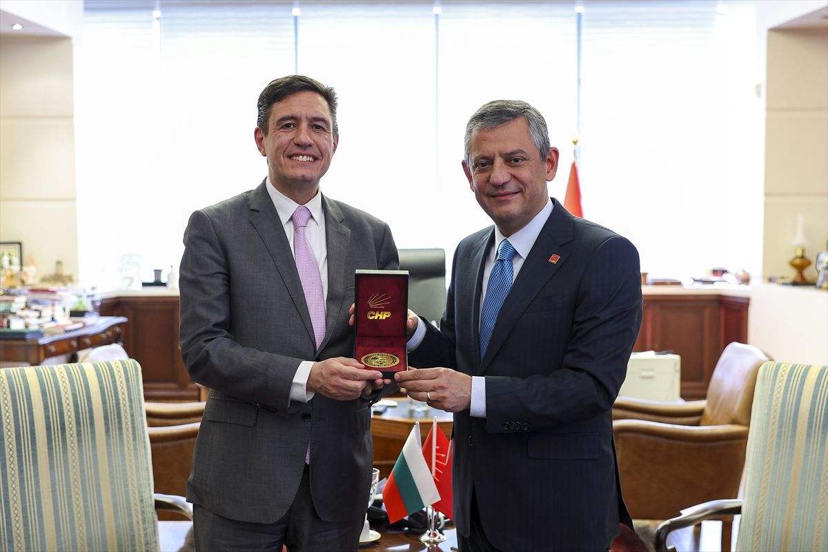 CHP Genel Başkanı Özel, Bulgaristan'ın Ankara Büyükelçisi Cholakov'u kabul etti