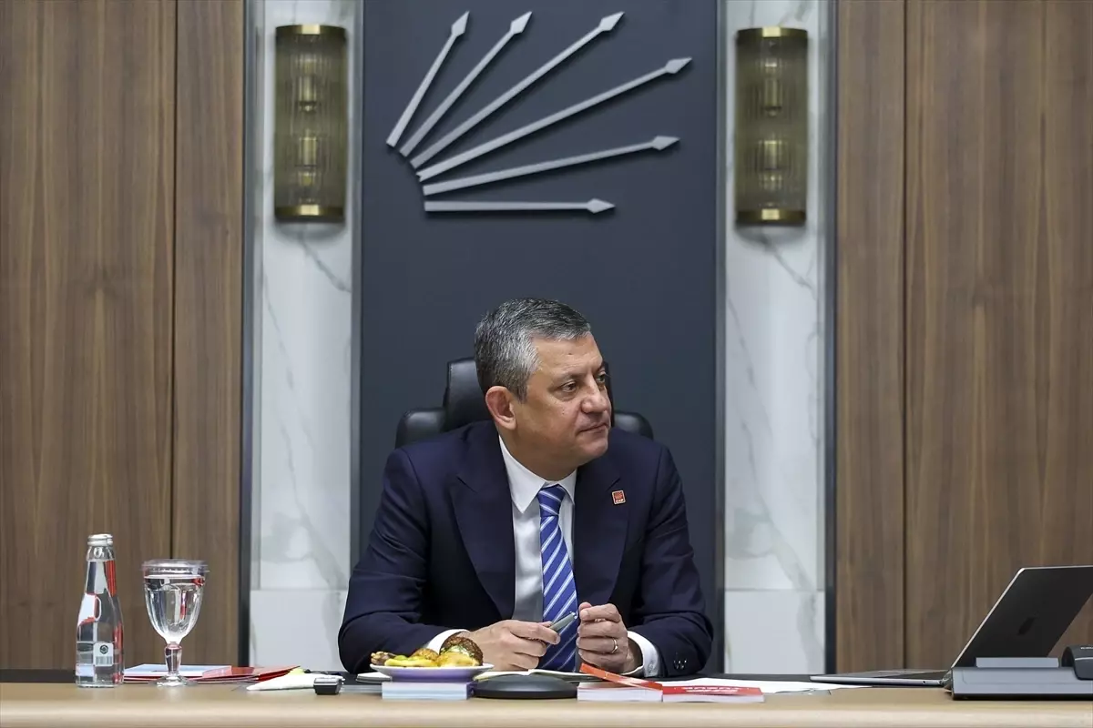 CHP Genel Başkanı Özel, Diyarbakır Kent Koruma ve Dayanışma Platformu temsilcileriyle buluştu