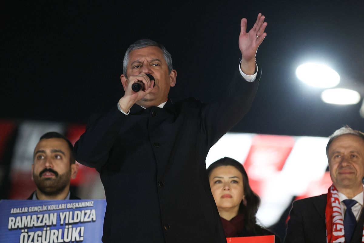 CHP Genel Başkanı Özel, partisinin Pendik mitingine katıldı