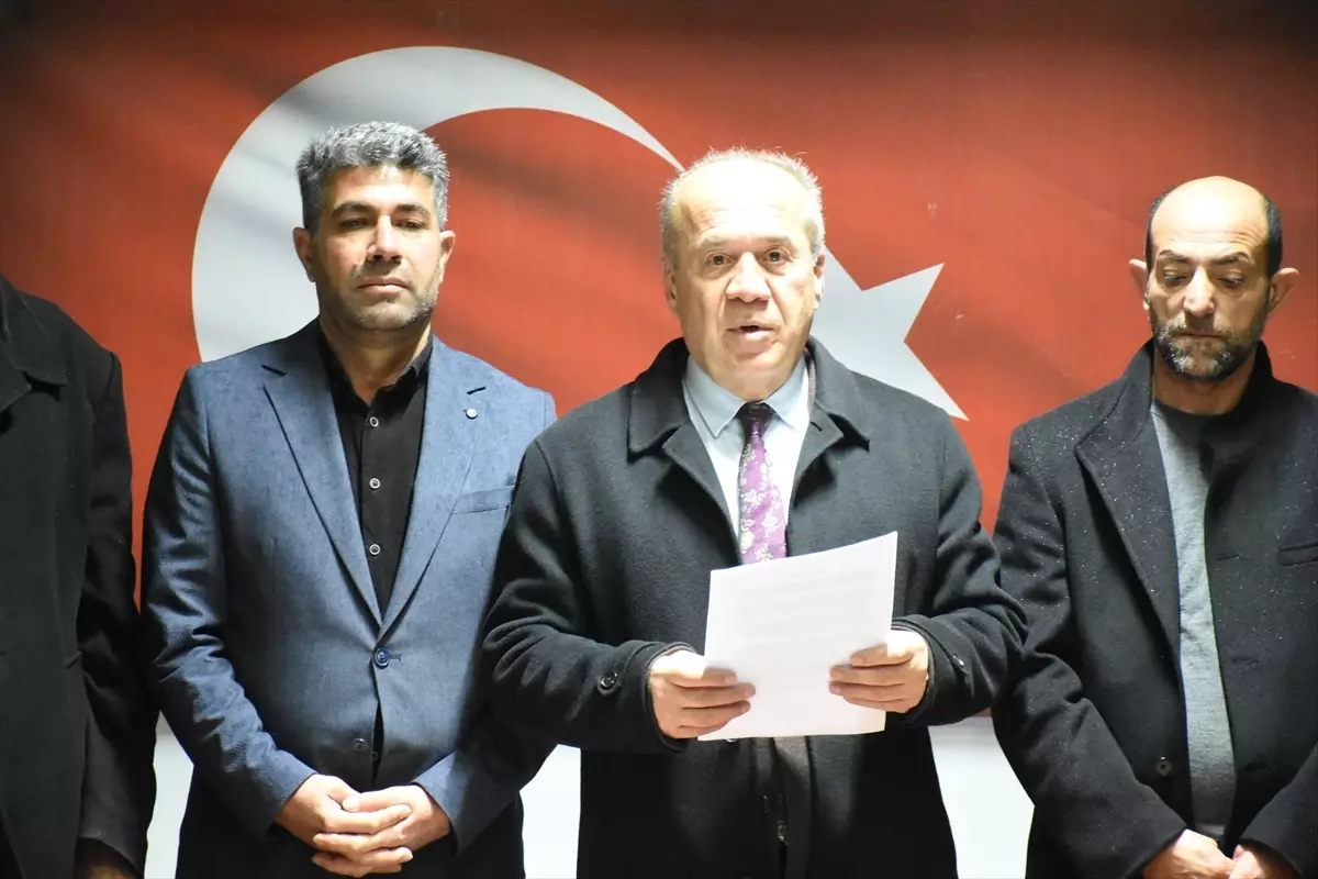 CHP'nin Disiplin Kurulu'na sevk ettiği Yazıhan Belediyesi meclis üyeleri basın açıklaması yaptı