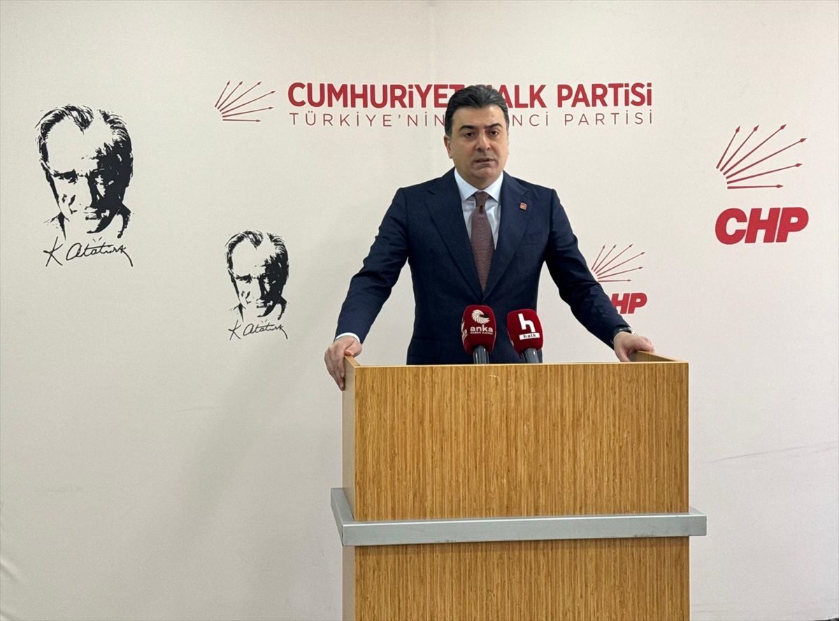 CHP Sözcüsü Zeynel Emre, İstanbul'da basın toplantısı düzenledi Açıklaması