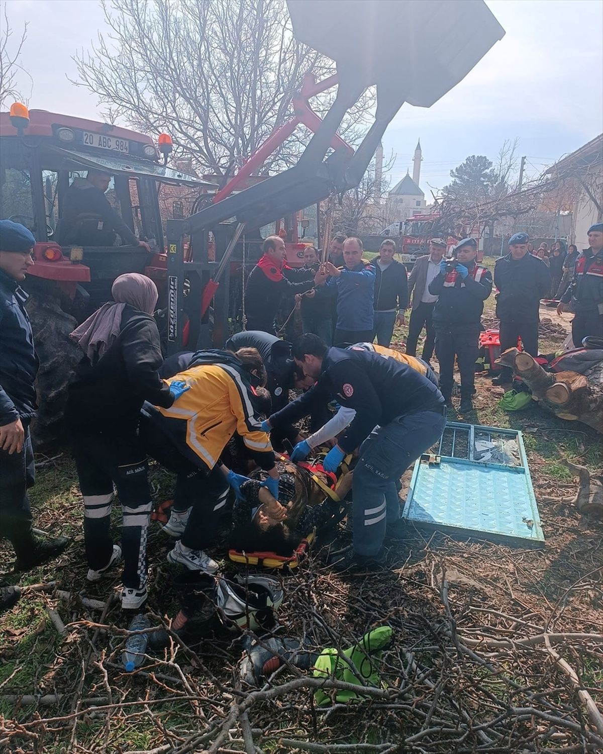 Çivril'de su kuyusuna düşen kişi kurtarıldı