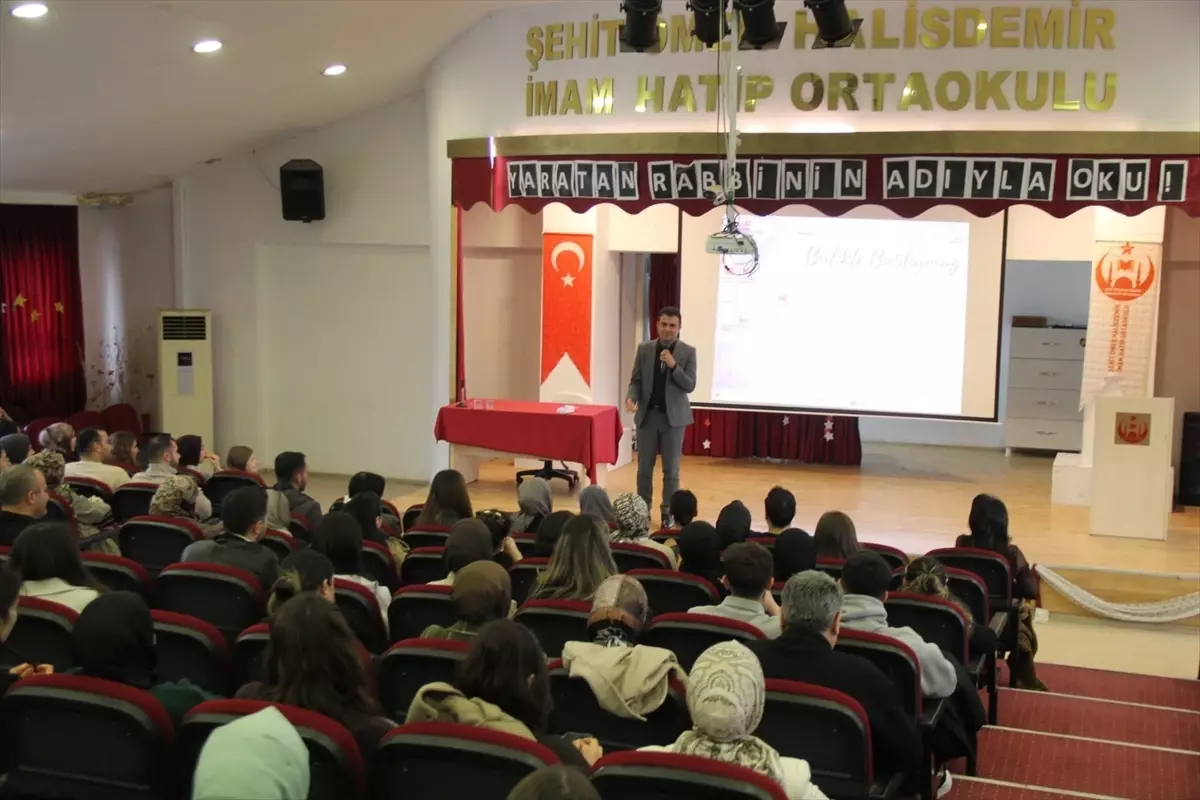 Cizre'de aday öğretmenlere uyum eğitimi