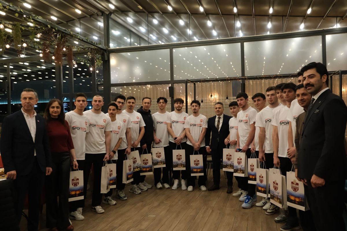 Çorum çeşitli branşlarda dereceye giren öğrenciler iftarda buluştu