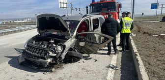 Çorum'da çarpışan iki otomobildeki 6 kişi yaralandı