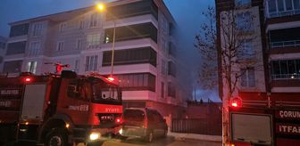 Çorum'da evde çıkan yangında 4 kişi dumandan etkilendi