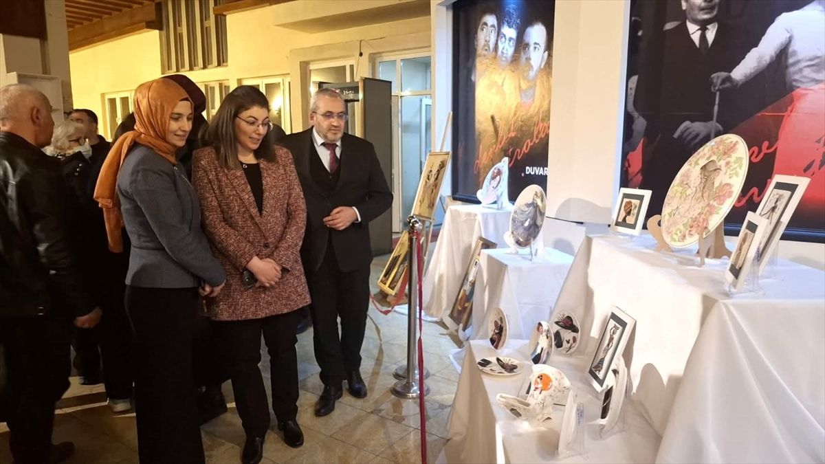 Çorum'da "Kadının Işığı" temalı sergi açıldı