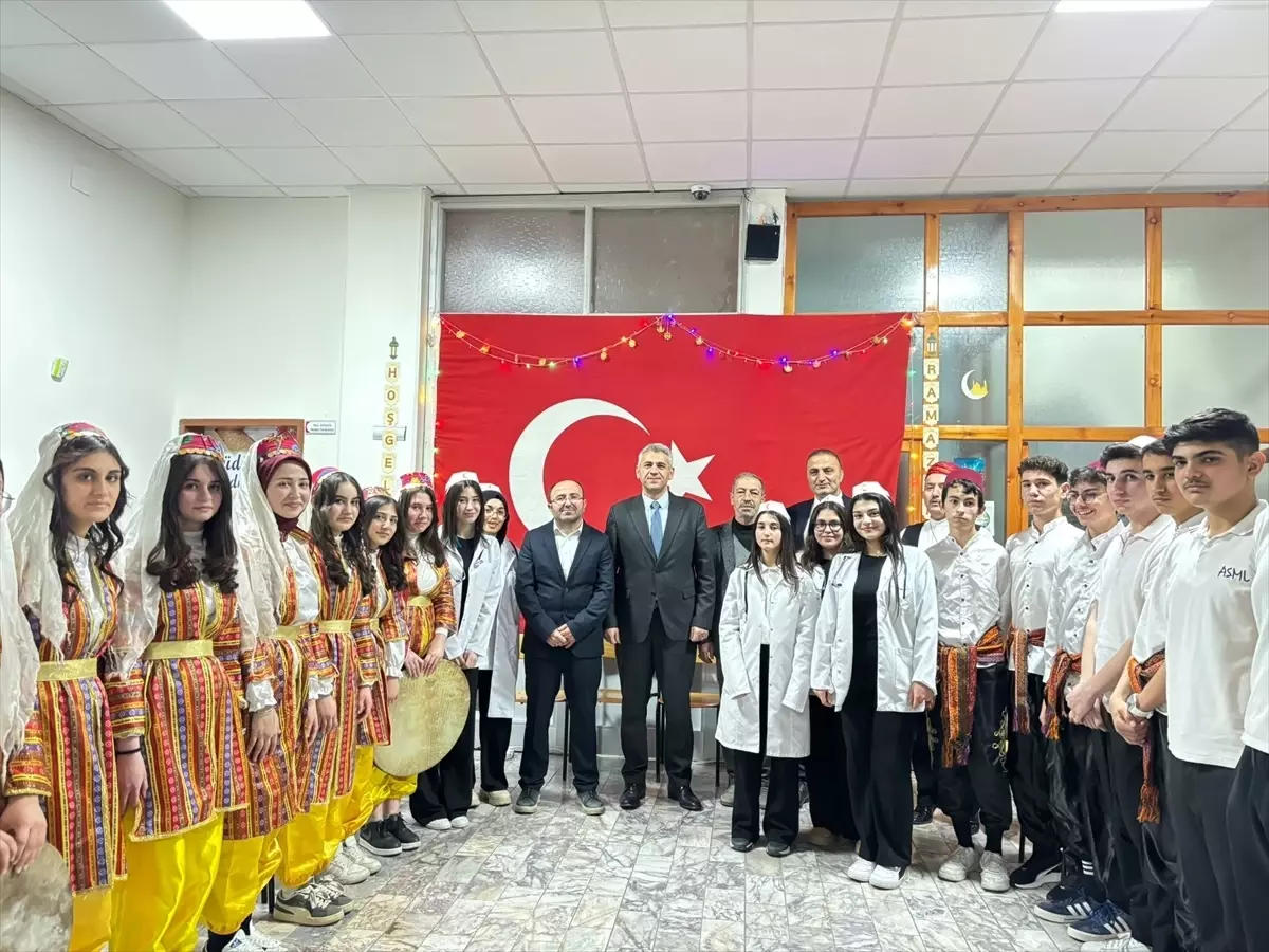 Çorum'da lise öğrencileri ramazanı ilahi ve manilerle karşıladı