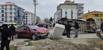 Çorum'da tarım işçilerini taşıyan minibüs ile otomobilin çarpışması sonucu 5 kişi yaralandı