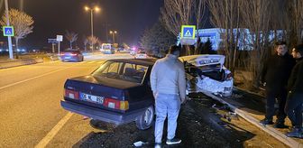 Çubuk'ta hafif ticari araçla çarpışan motosiklet sürücüsü yaralandı