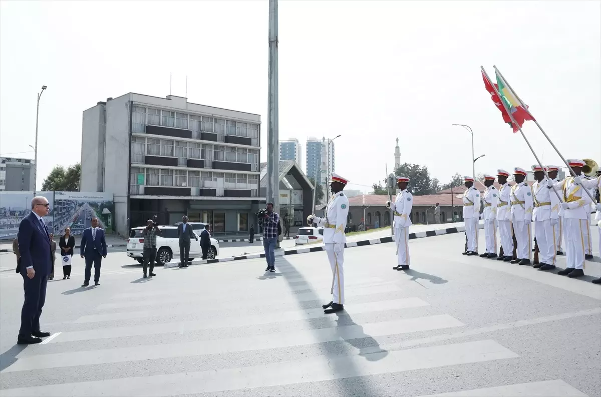 Cumhurbaşkanı Erdoğan, Etiyopya'da Adva Zafer Anıtı'na Çelenk Koydu