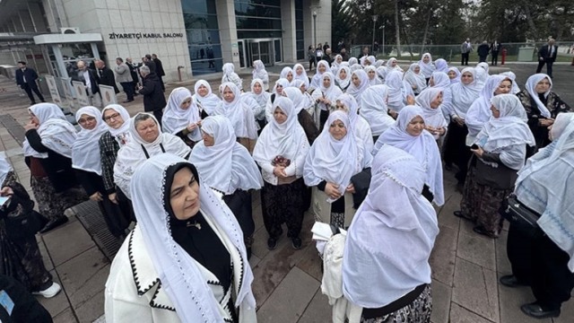 Cumhurbaşkanı Erdoğan'ın '100 bayanla grup toplantımıza geliyorsun' çağrısı karşılık buldu