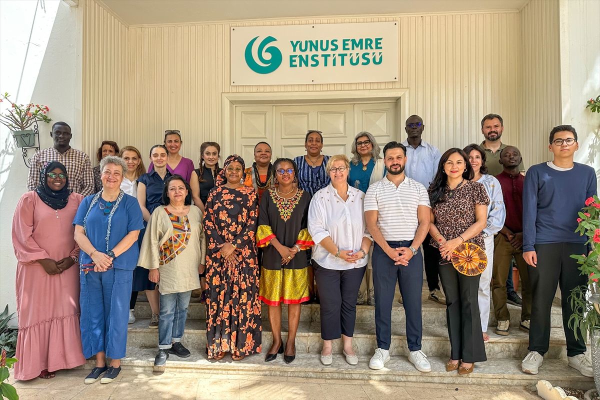 Dakar Yunus Emre Enstitüsü'nde yetimler için kermes düzenlendi