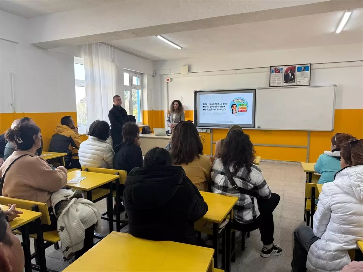 Datça'da 'Göz Hizasında Sağlık' projesi kapsamında seminer düzenlendi.