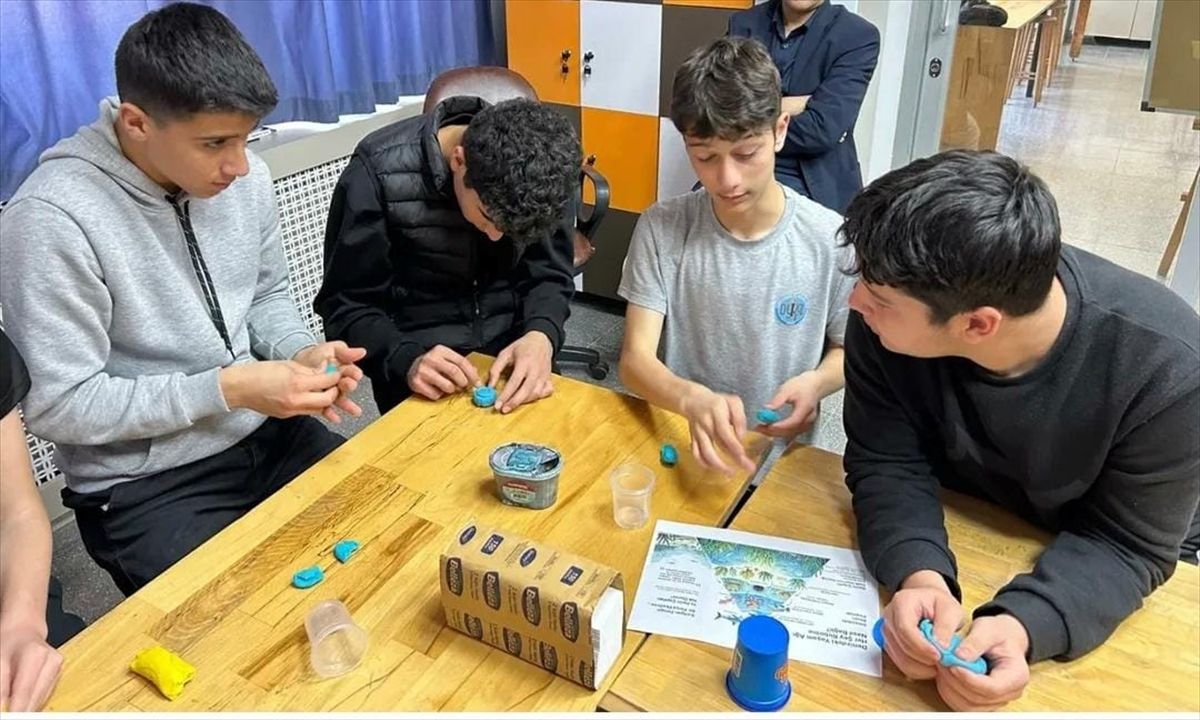 Datça'da öğrenciler atık dönüşüm projesi etkinliğinde bir araya geldi