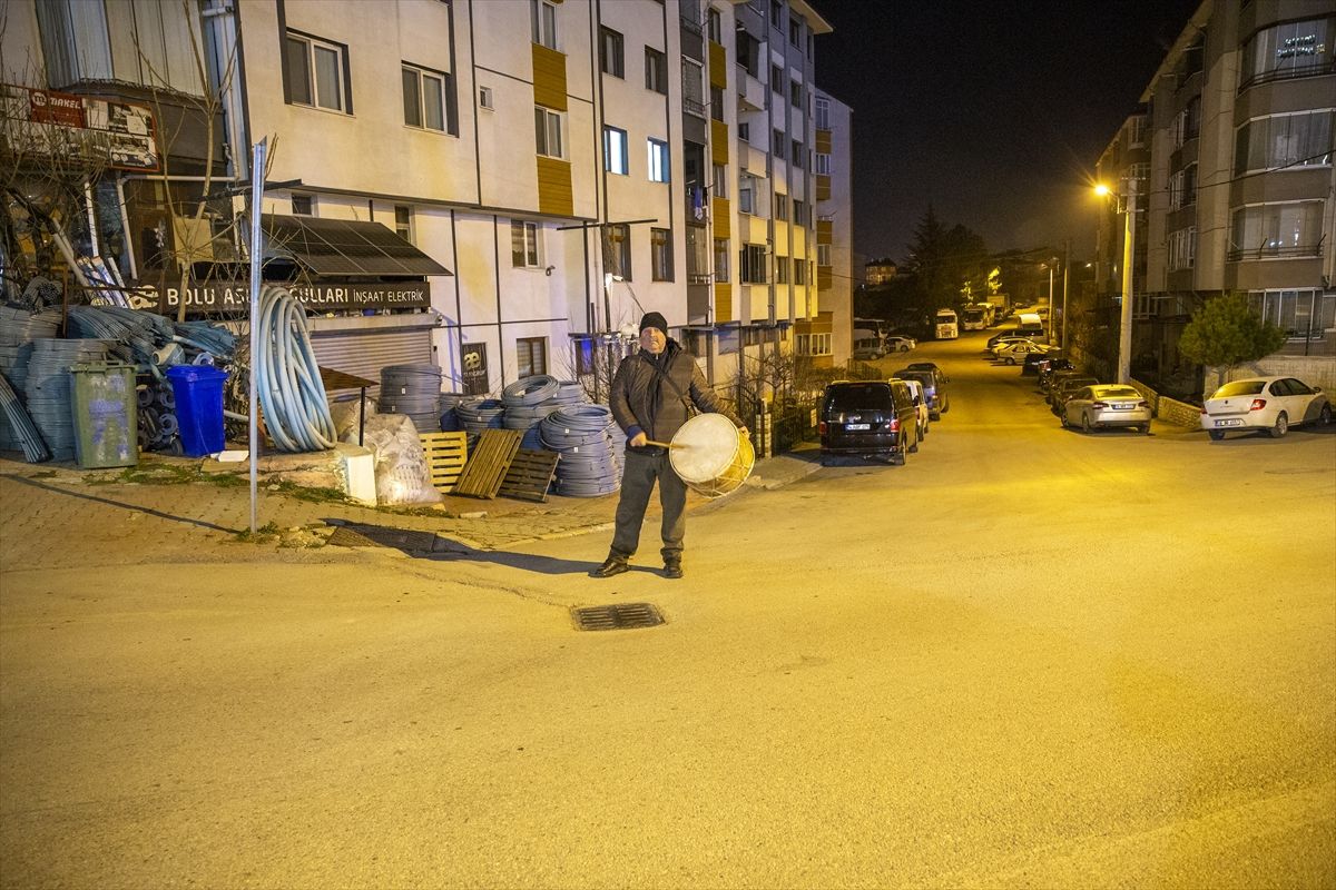 Dede mesleği ramazan davulculuğunu baba oğul yaşatıyor
