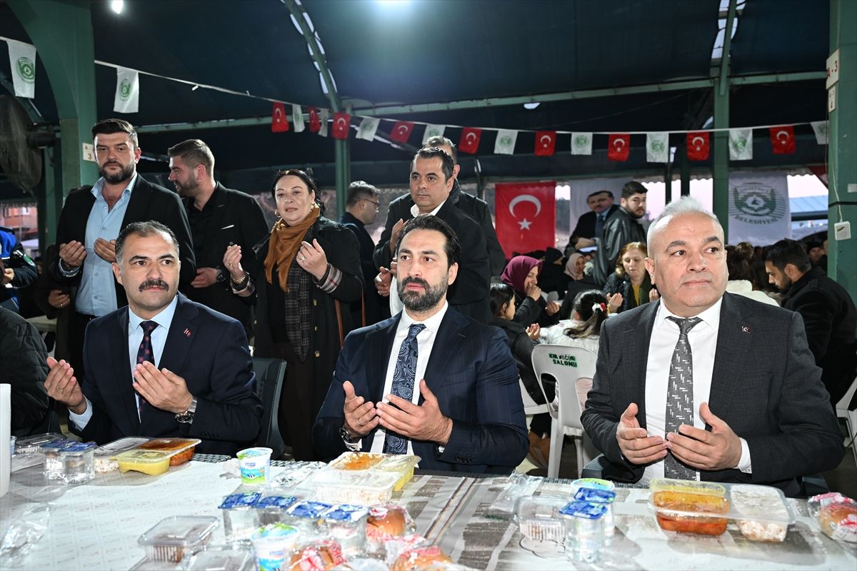 Demirci'de iftarda 5 bin kişi aynı sofrada buluştu