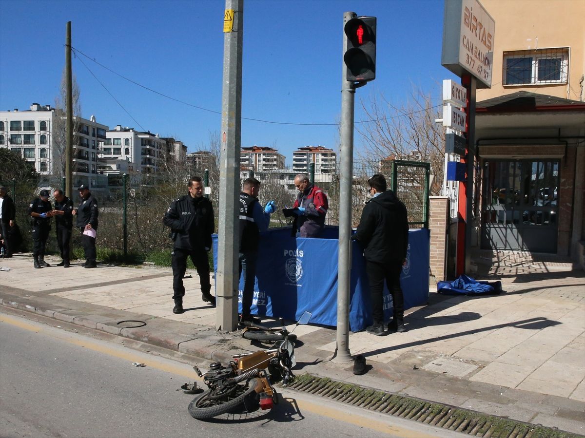 Denizli'de kamyonete çarpan motosikletin sürücüsü öldü