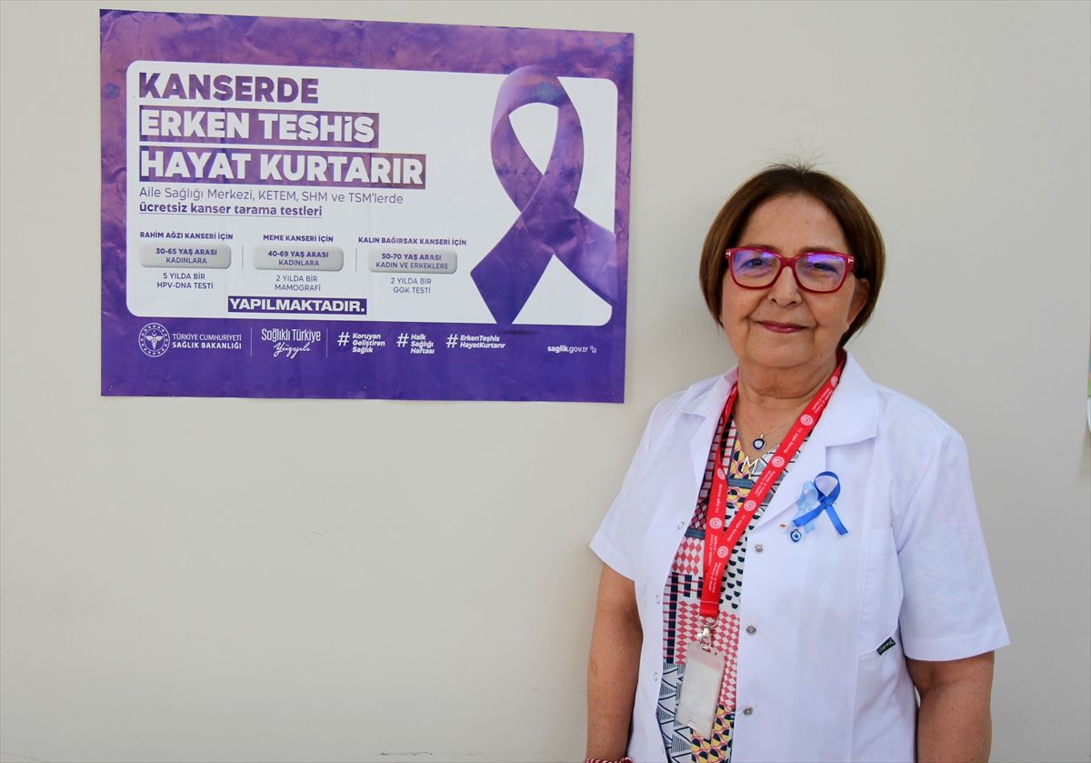Denizli'de kanseri yenen doktor vatandaşlara erken teşhisin önemini anlatıyor