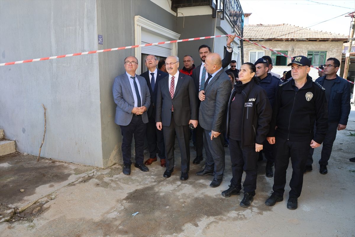 Denizli Valisi Köşger depremin yaşandığı Buldan'da incelemelerde bulundu Açıklaması