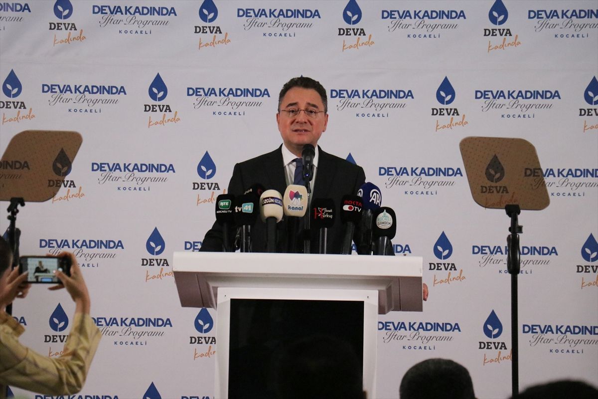 DEVA Partisi Genel Başkanı Babacan, Kocaeli'de partisinin iftar programına katıldı