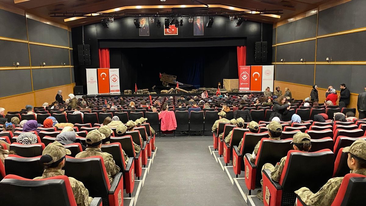 Erzurum'da Çanakkale Ruhu Tiyatroda