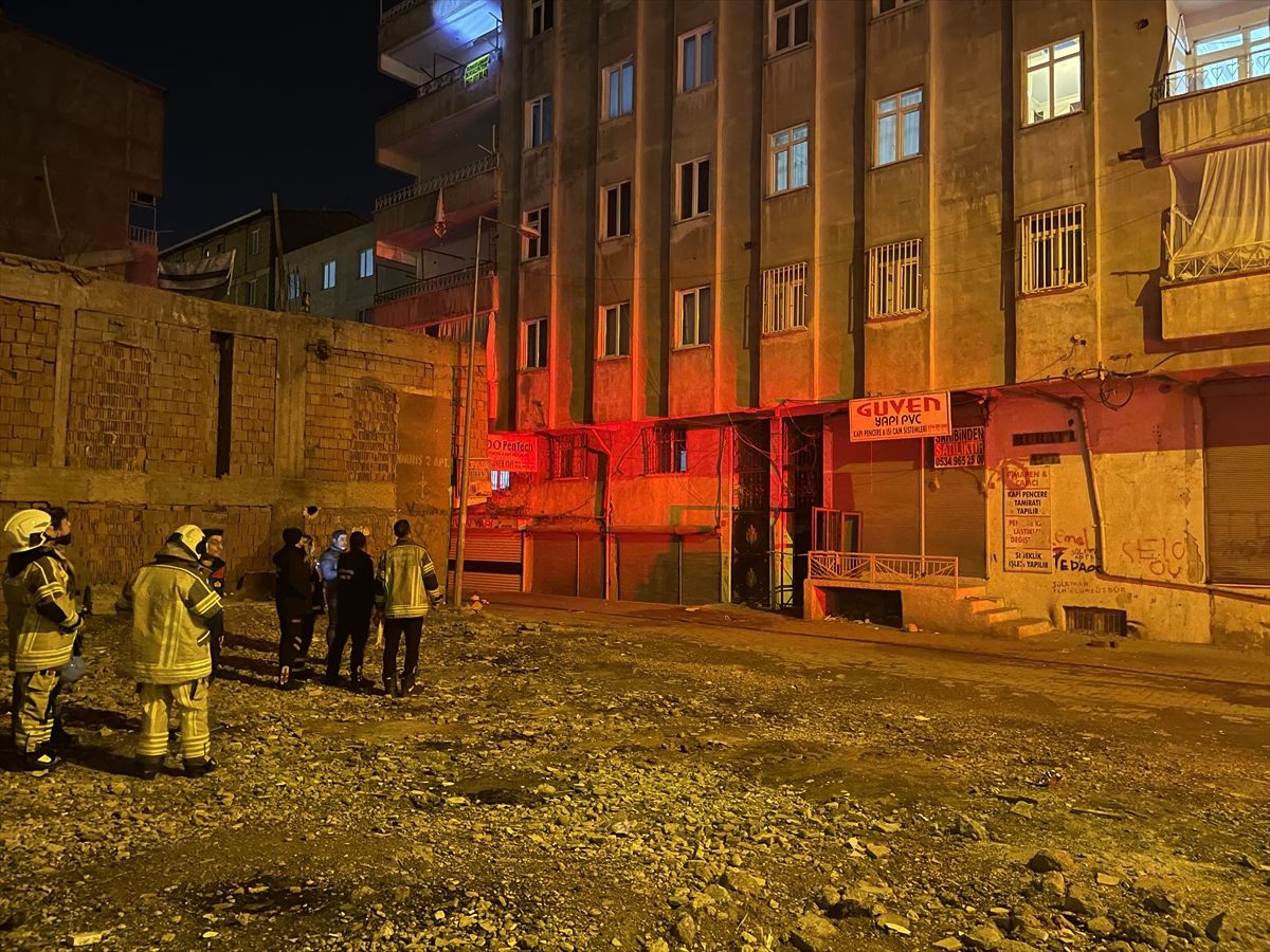 Diyarbakır'da 8 katlı bina tedbiren boşaltıldı