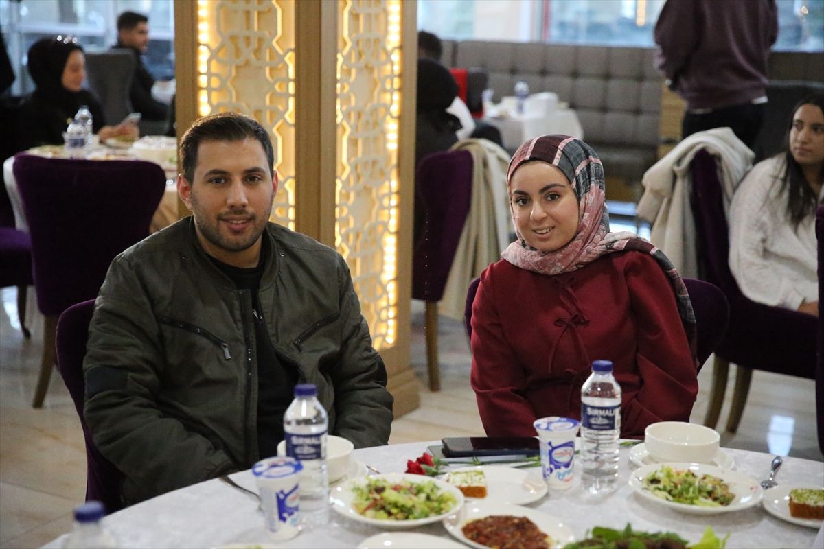 Diyarbakır'da Aile ve Gençlik Fonu'ndan yararlanan çiftler iftarda buluştu