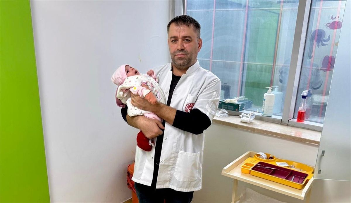 Diyarbakır'da bağırsakları ve midesi karın dışında doğan bebek ameliyatla sağlığına kavuştu