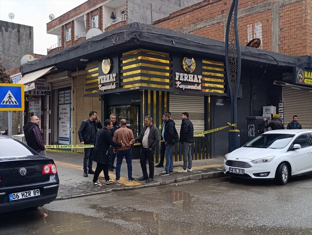 Diyarbakır'da bir kuyumcu soygun girişimi sırasında silahla yaralandı