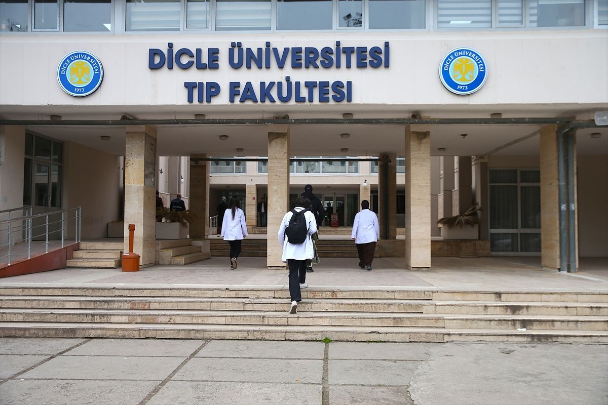 Diyarbakır'da doktor adayları, 3'ü ABD'den getirilen kadavralar üzerinde uygulamalı eğitimle mesleğe hazırlanıyor