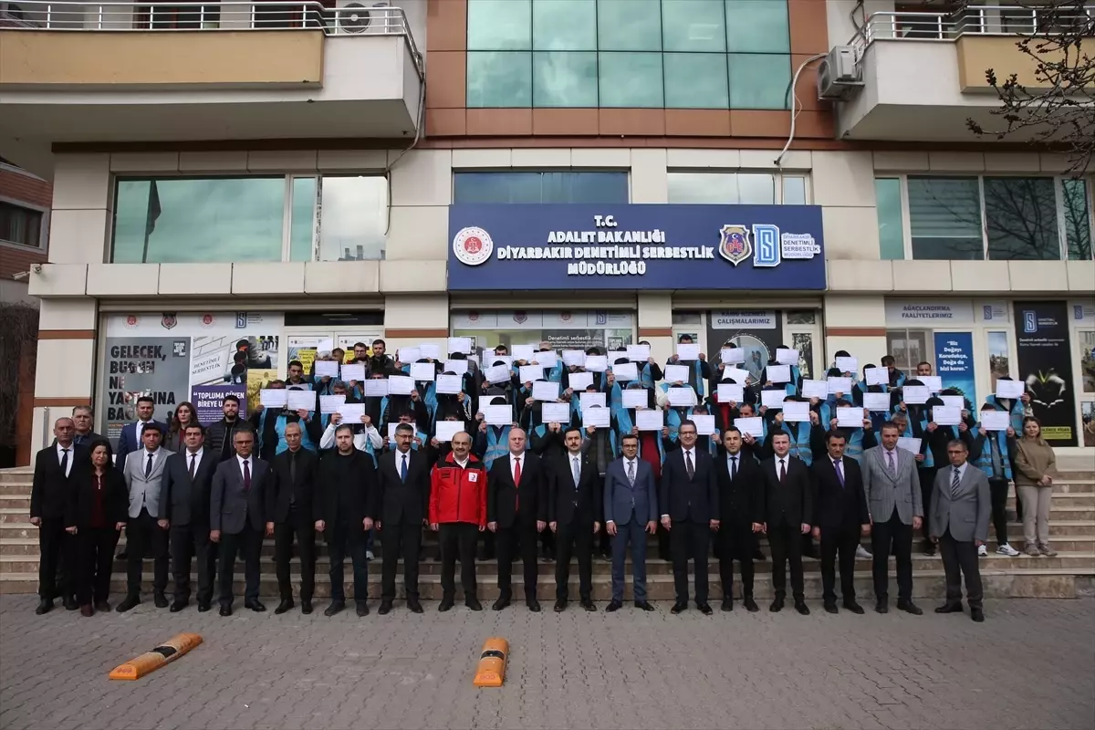 Diyarbakır'da farklı kurslara katılan 120 hükümlüye sertifikaları verildi