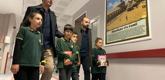 Diyarbakır'da minik öğrencilerin okuduğu hikayeler hastalara moral oluyor
