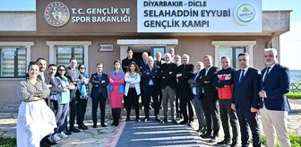 Diyarbakır Valisi Zorluoğlu gençlerle bir araya geldi