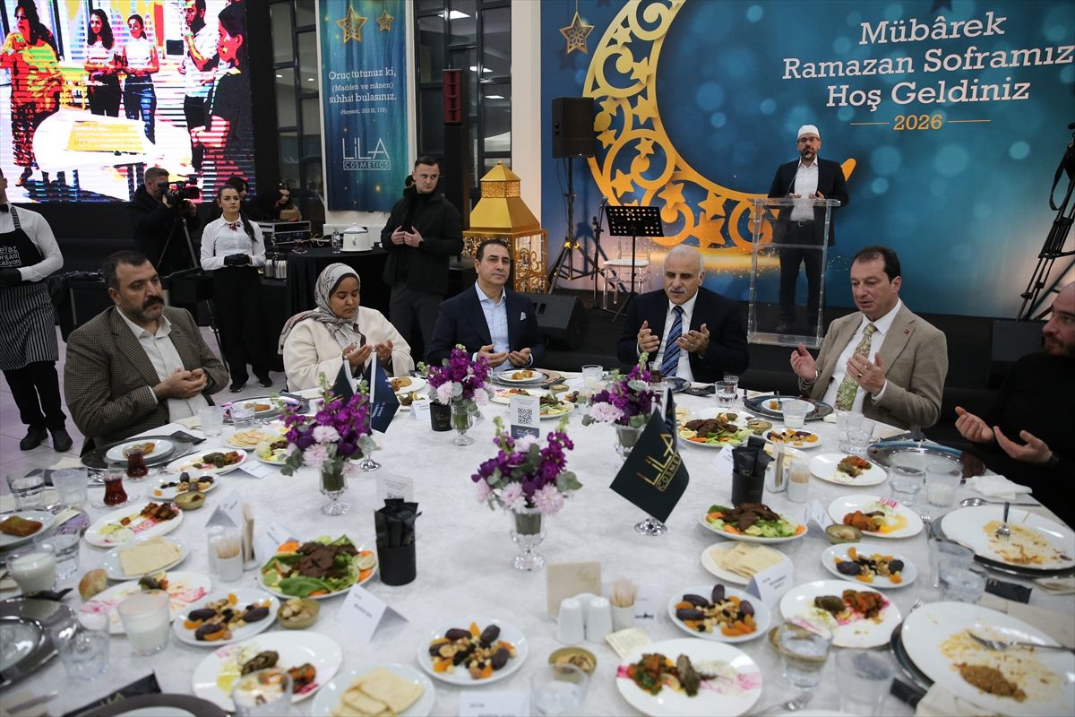 Vali Zorluoğlu öğrencilerle iftarda buluştu