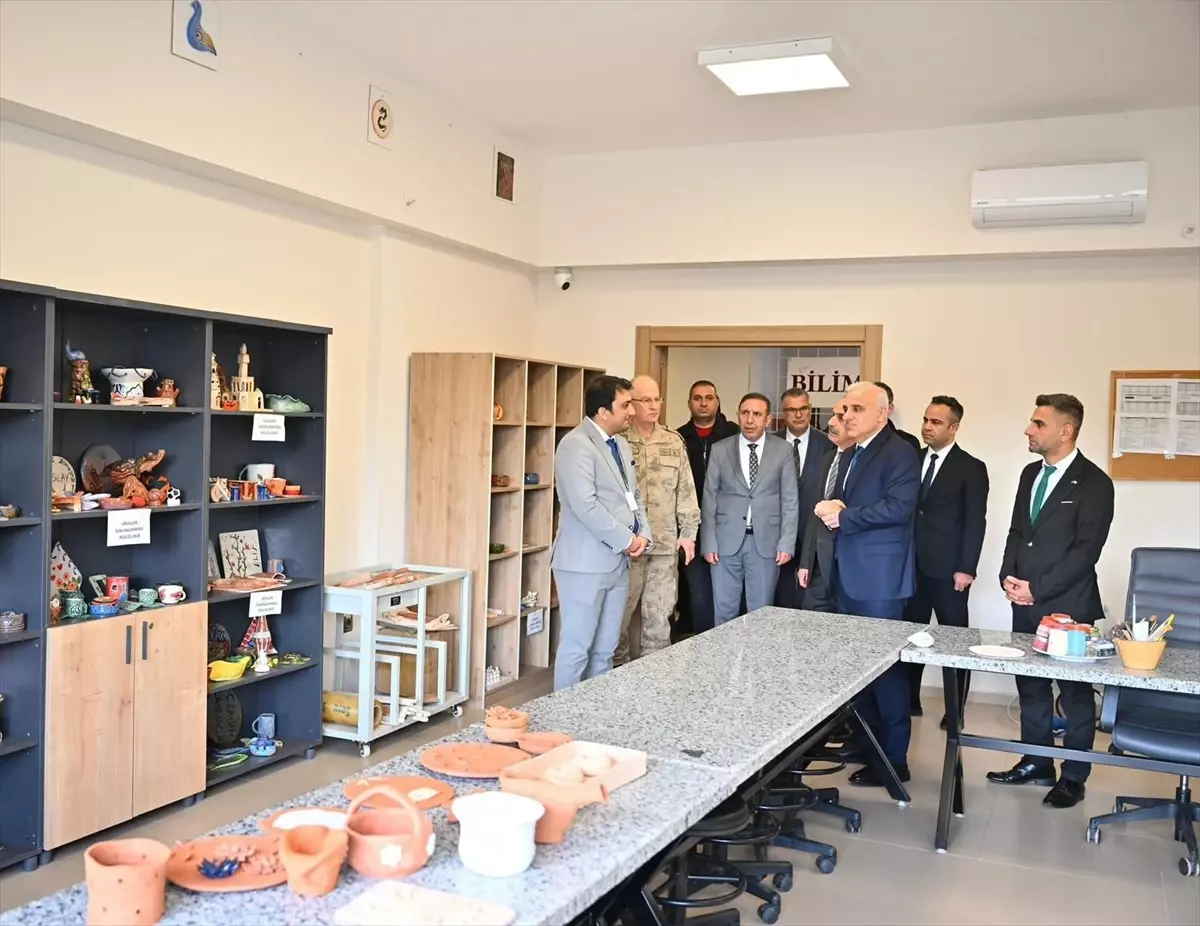 Diyarbakır Valisi Zorluoğlu Yeşilay Rehabilitasyon Merkezini ziyaret etti