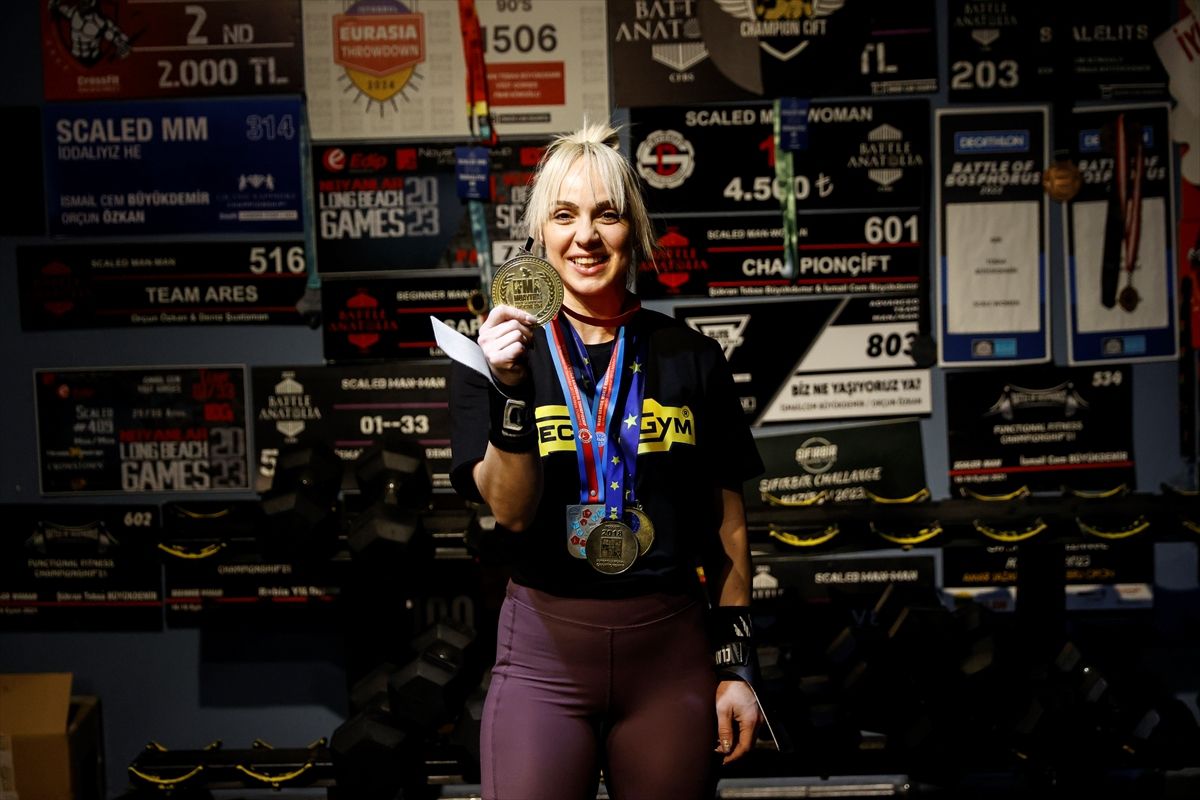 Dövüş sporlarının "madalya avcısı" Tebaa Onar, crossfit branşında da başarıya doymuyor
