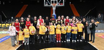 Down sendromlu çocuklar, Mersin Spor'un oyuncularıyla basketbol oynadı