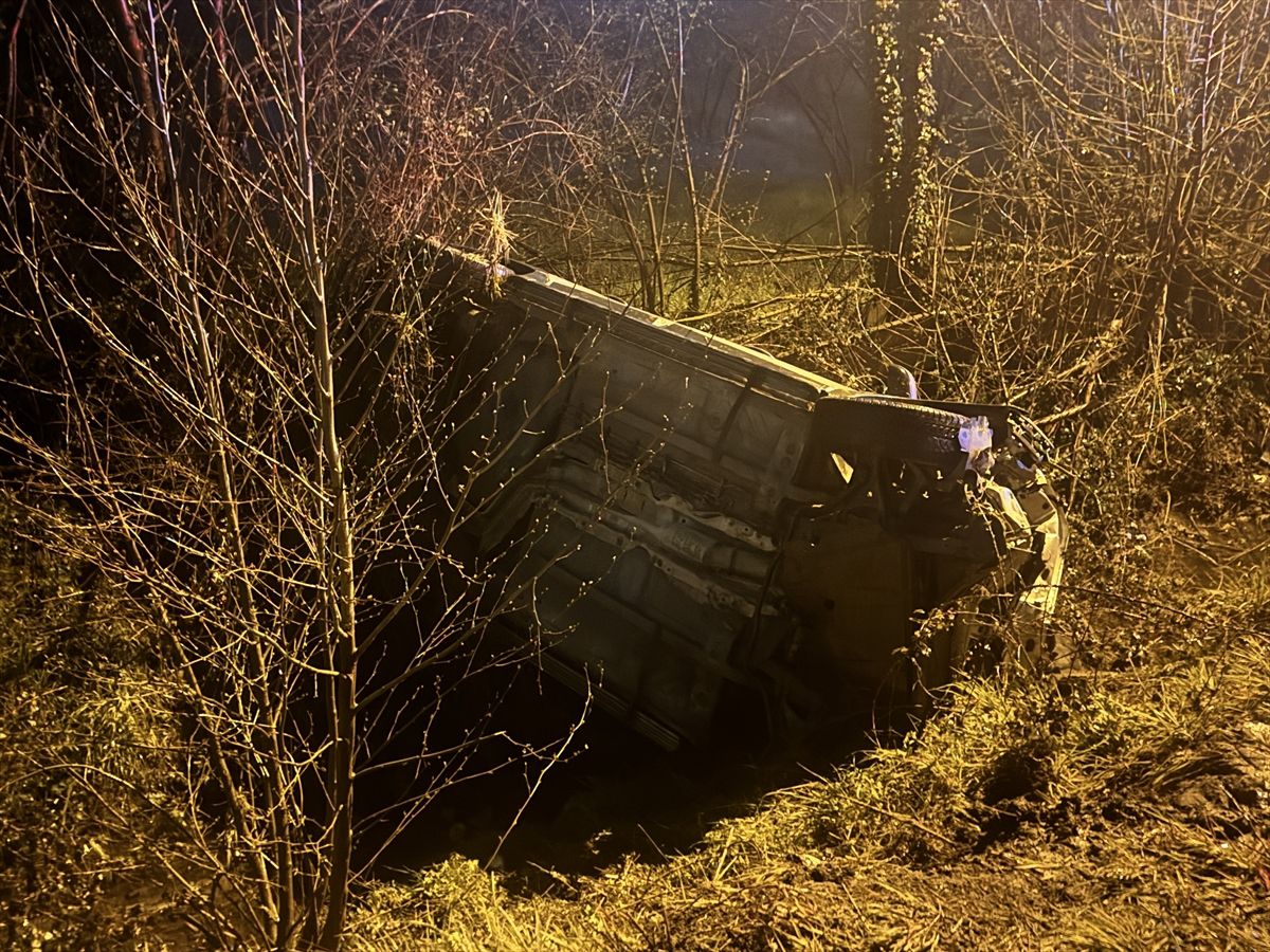 Düzce'de iki otomobilin çarpıştığı kazada 6 kişi yaralandı