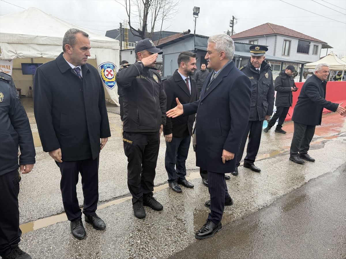 Düzce Valisi Makas, Bolu Dağı geçişinde bayram trafiği denetimlerine katıldı Açıklaması