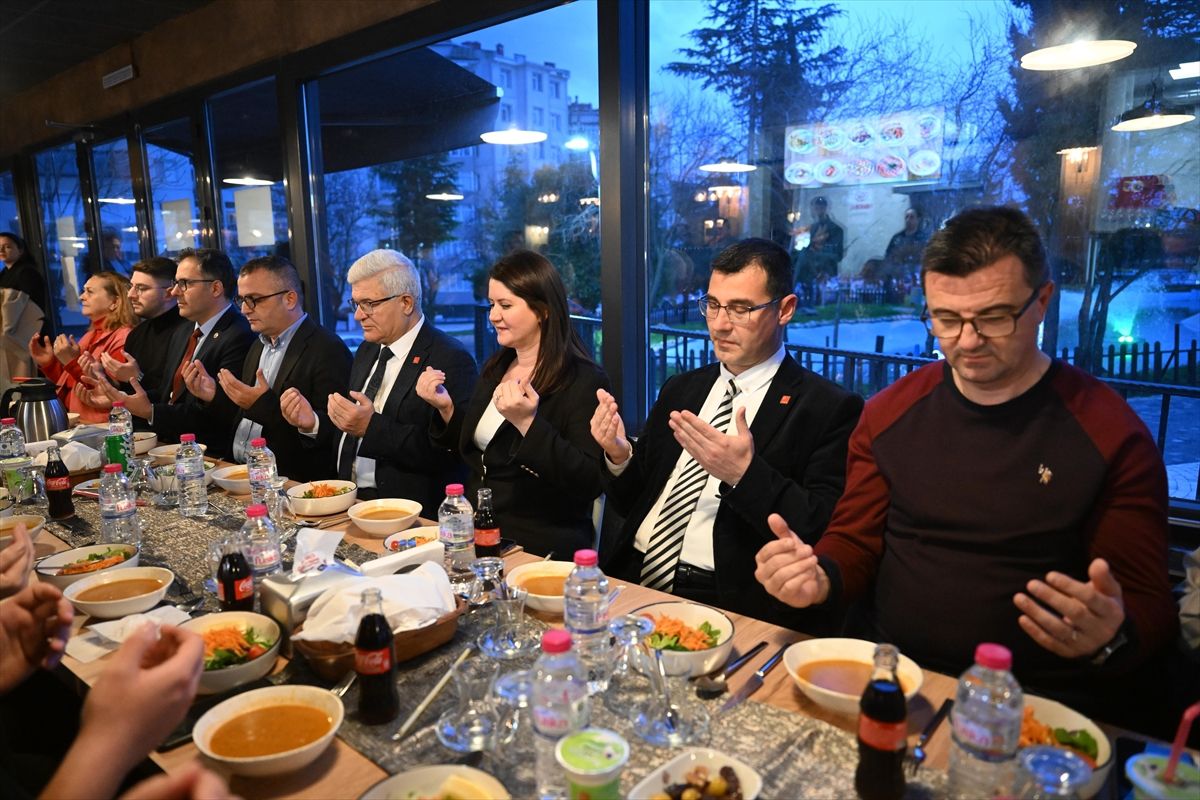 Edirne Belediye Başkanı Gencan, basın mensuplarıyla iftarda bir araya geldi